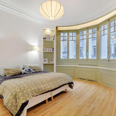 Modern And Attractive Trocadero Apartment Paris
